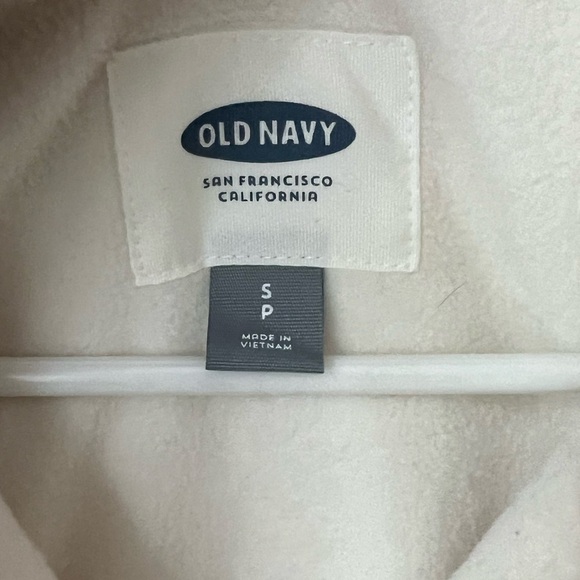 OLD NAVY Women’s Ivory Puffer Vest Size Small Camping Hiking Winter Warm - Picture 3 of 4